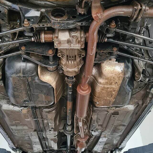 Пример днища авто до антикоррозийной обработки